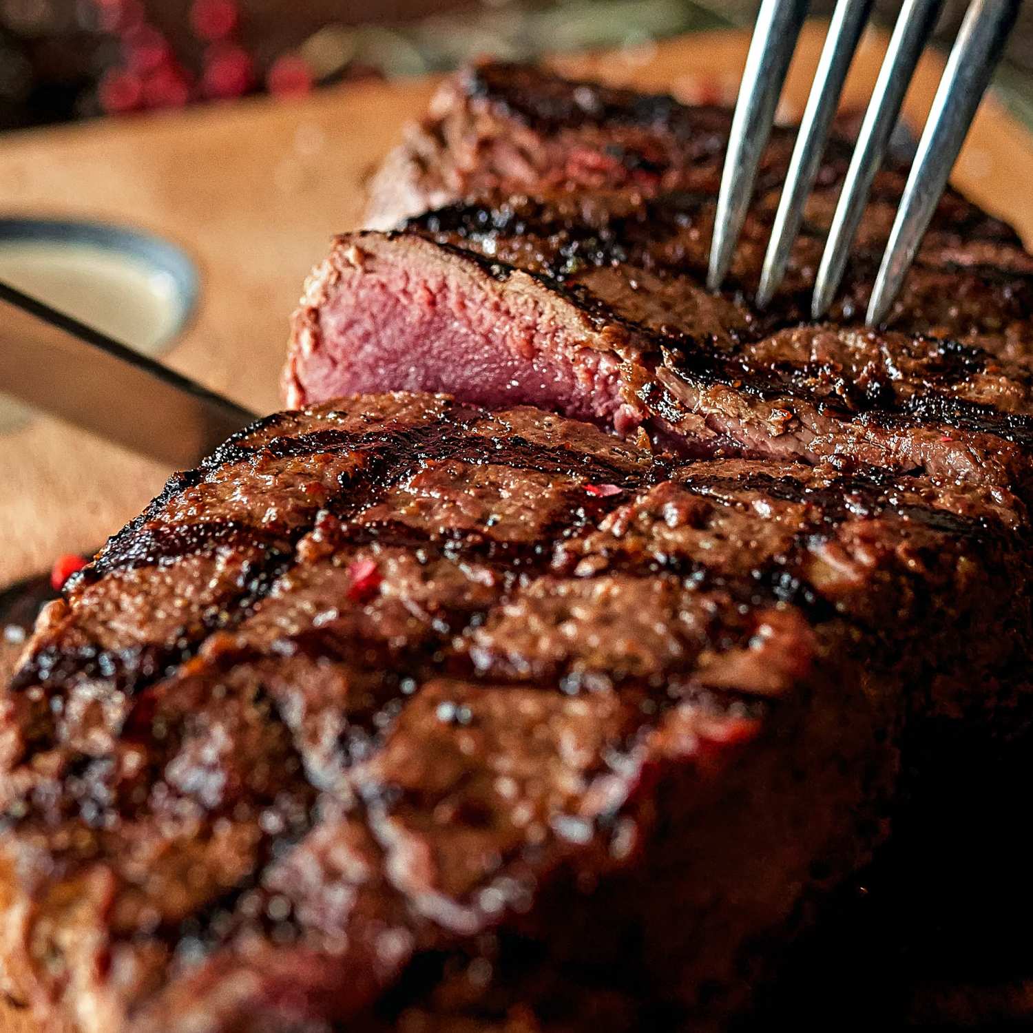 The Ultimate Guide to Steaking: Tips and Techniques for Perfect Steaks Every Time