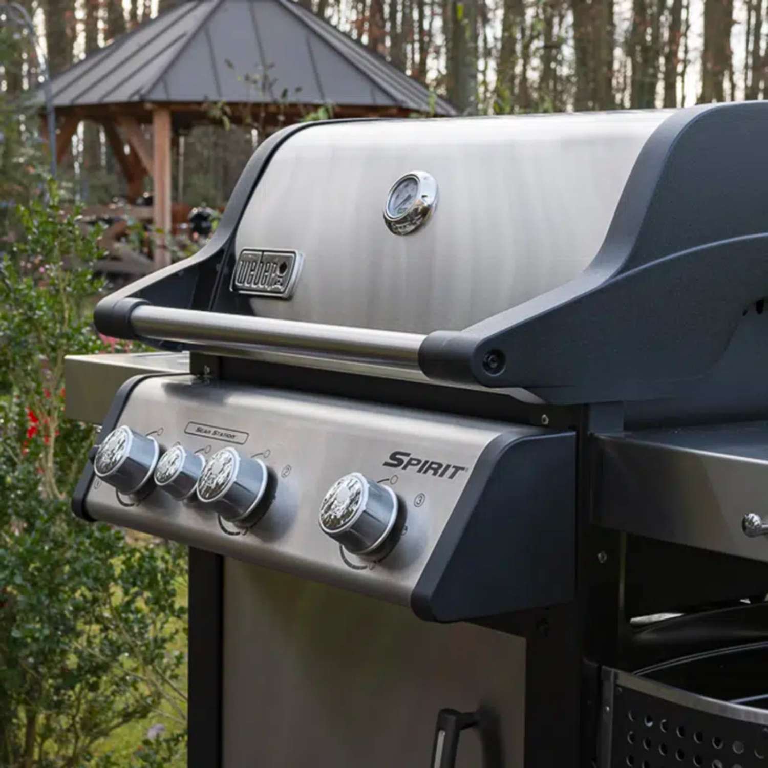 Weber Spirit SP-335 Grill perfect for outdoor barbecues available at MeatKing.hk3