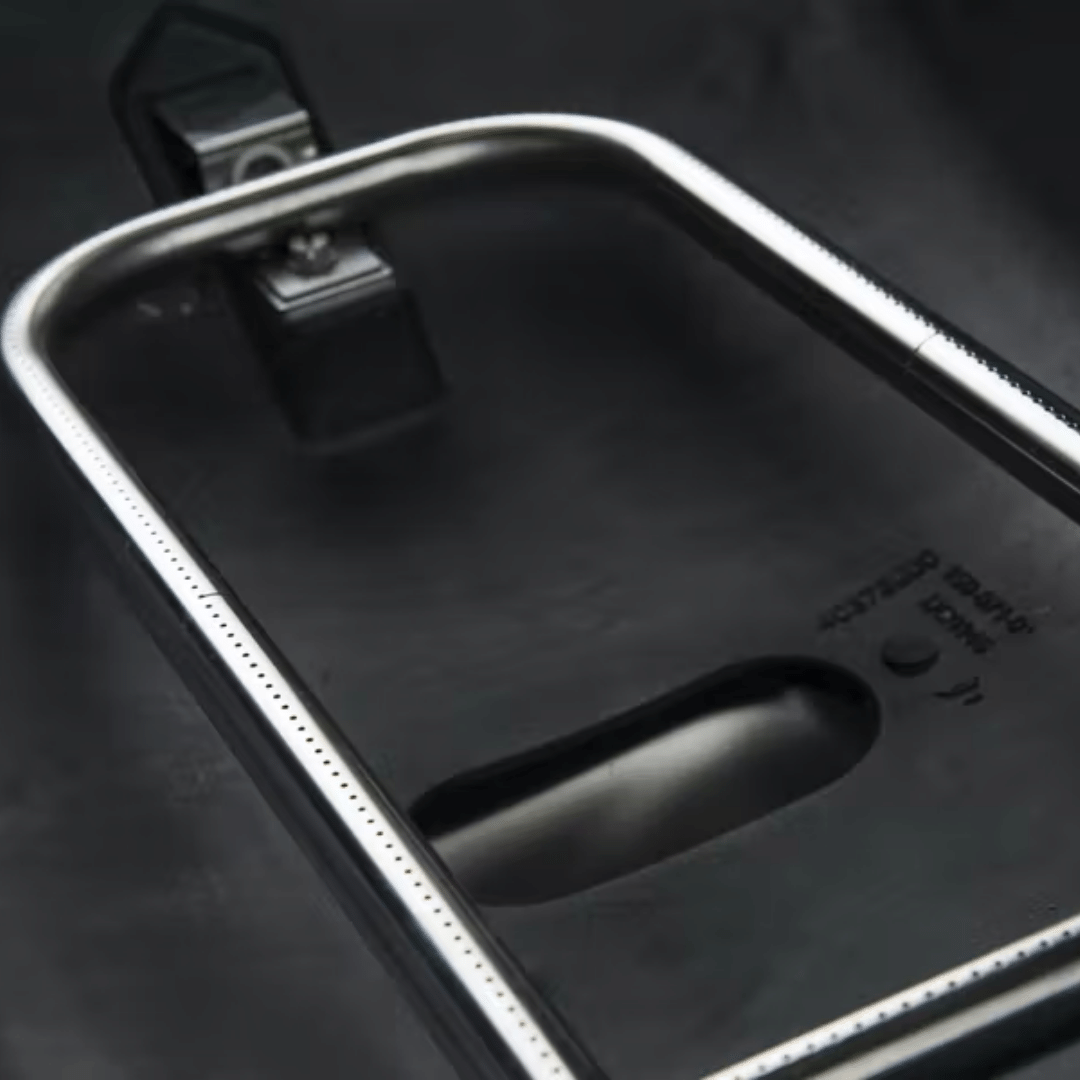 Weber Q1250 Grill in black color perfect for outdoor cooking available at MeatKing.hk3