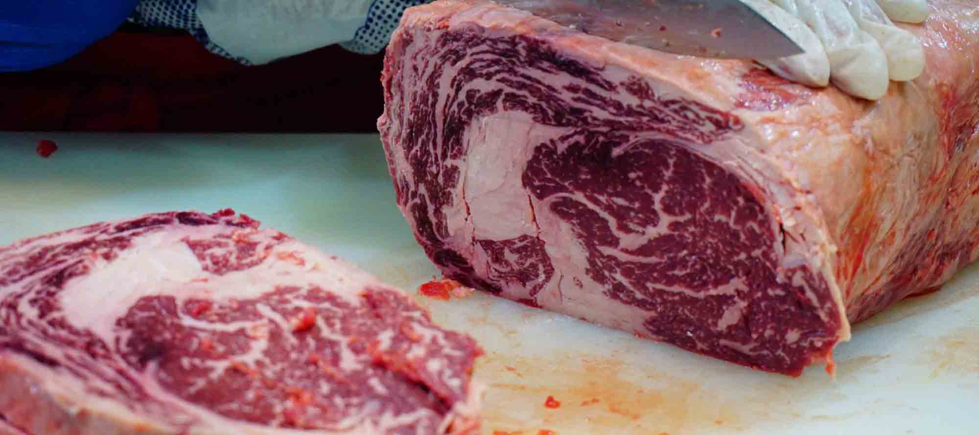 Portioning Premium Ribeye - MeatKing.hk